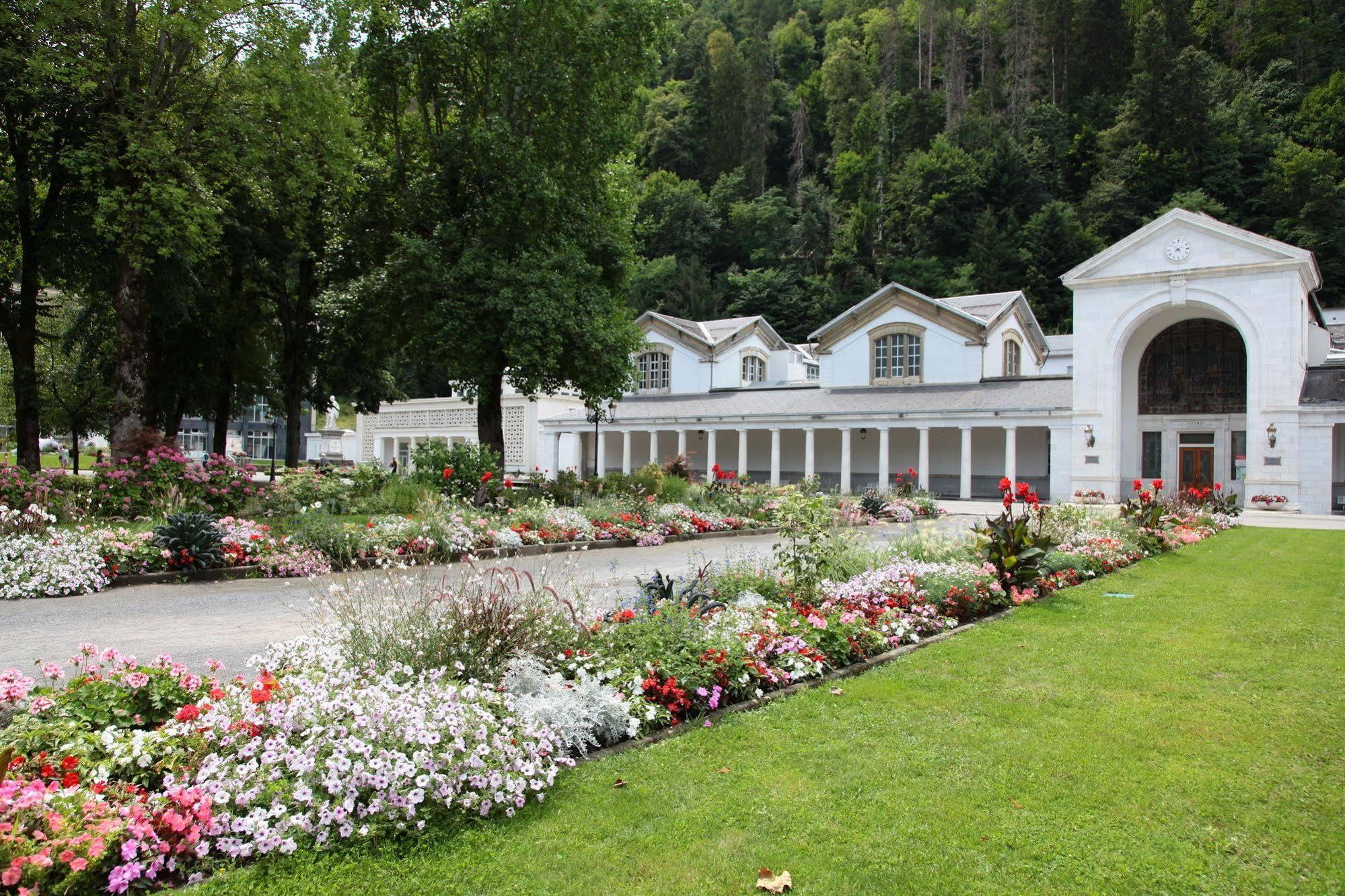 Hôtel d'Etigny Bagnères-de-Luchon Extérieur photo