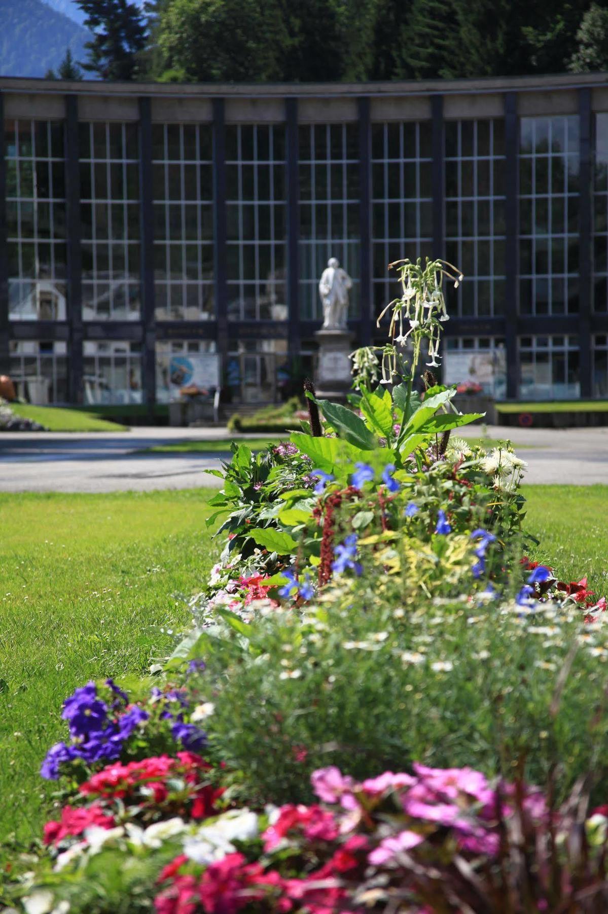 Hôtel d'Etigny Bagnères-de-Luchon Extérieur photo