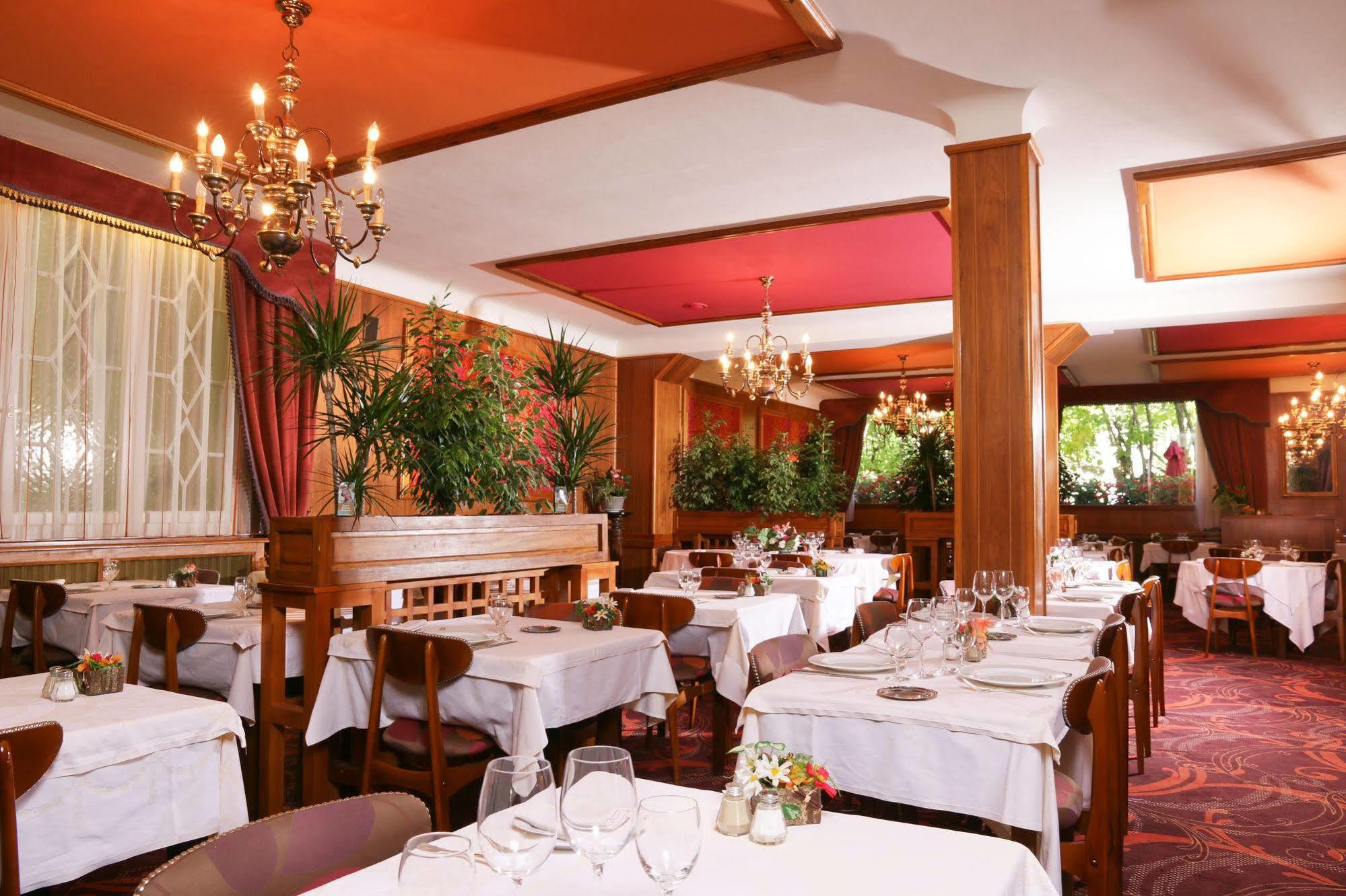 Hôtel d'Etigny Bagnères-de-Luchon Extérieur photo